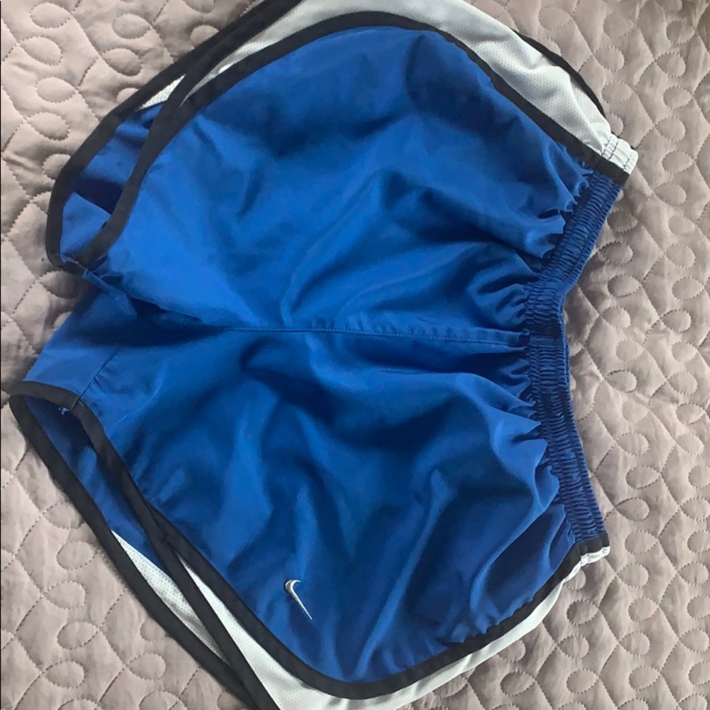 Nike shorts !!